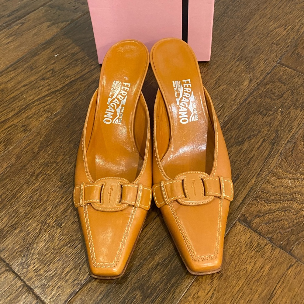 LIKE NEW Salvatore Ferragamo Cognac Mules size 8 - Picture 5 of 11